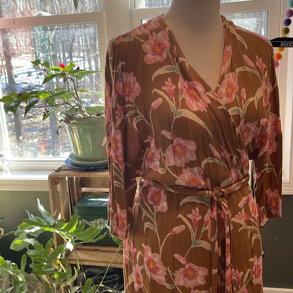 Roxy Wrap Dress - Picture 2 of 6